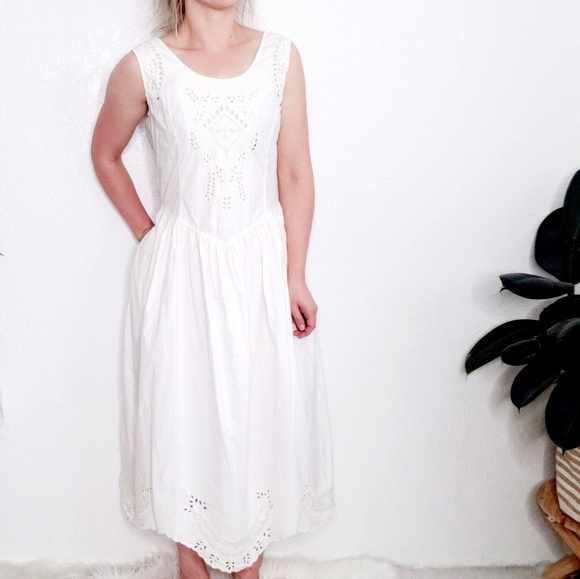Vintage Dresses & Skirts - 80-90s Vintage White Floral Embroidered Midi Dress
